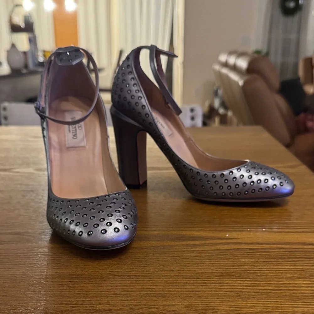 Valentino Garavani Sz 7.5 Metallic Gray Heels with Ankle Strap - Picture 1 of 7